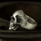 Klassischer großer Totenkopfring. Anatomisch korrekter Totenkopf aus Silber. Biker Ring, Bikerschmuck, Rocker Schmuck
