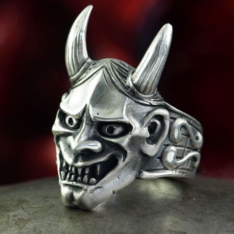 Hannya Ring, Hannya Maske - Talisman für ihren Träger. Silber Biker Ring mit Hörnern, groß, massiv, handgefertigt, Bikerschmuck