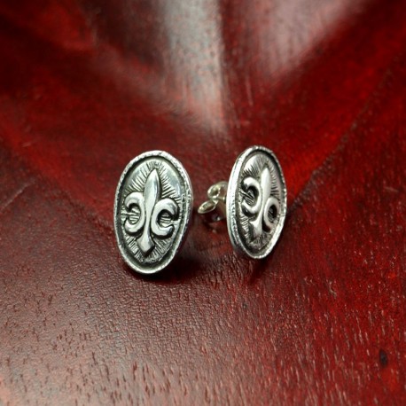 Handmade Stud Earring with Fleurs-de-Lys symbol